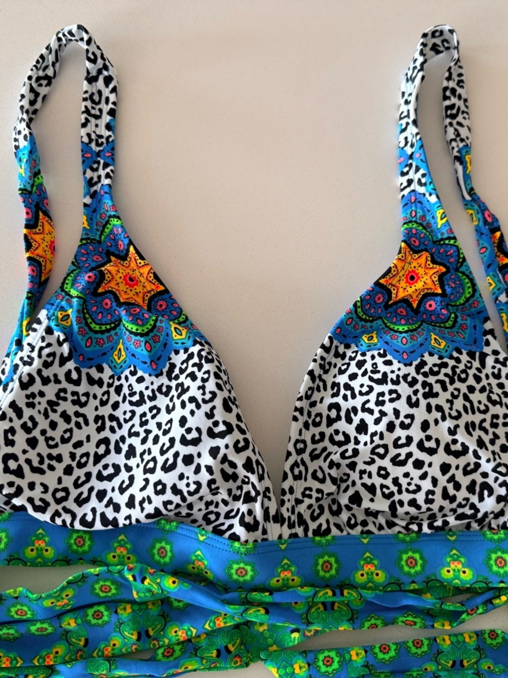 VENUS Blue and White Leopard-Trim Bikini Top with Multicolor Accents